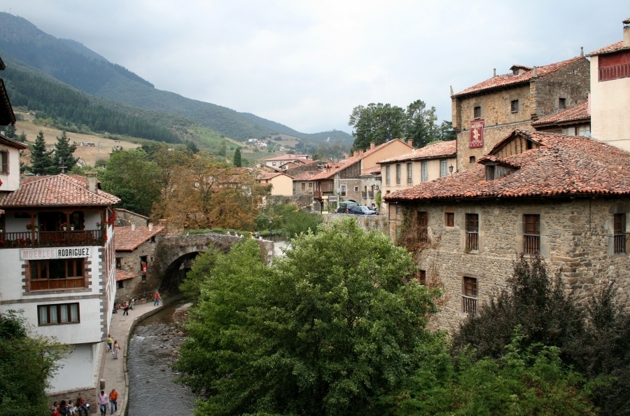 Puente de Mayo, Cantabria y picos de Europa en autobús (II)